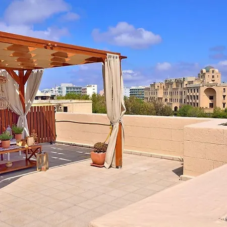 Center Penthouse - Medieval Town 10'- 2' Apartment